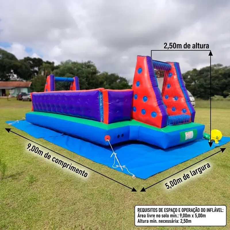 Espaço necessário para instalar o futebol de sabão inflável