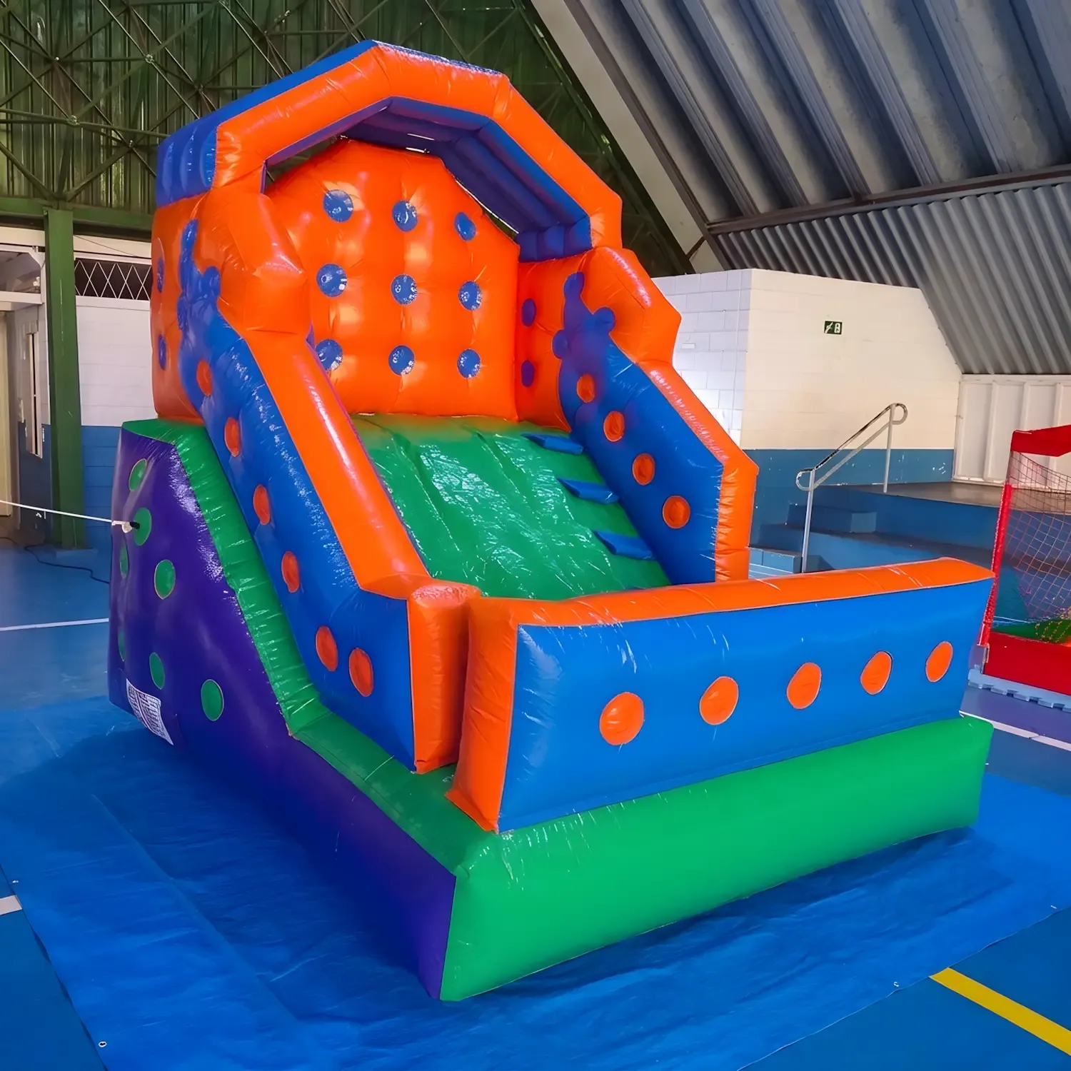 Tobogã Inflável Mini com Chapéu